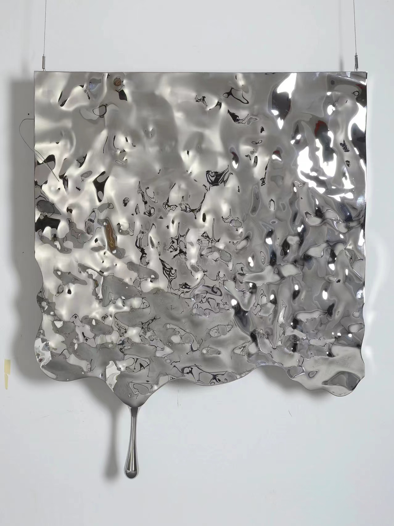 لوحة منقوشة مموجة بالماء